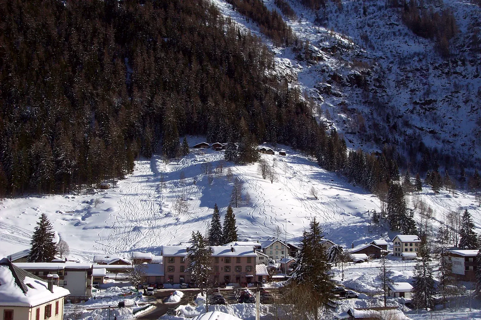 Hameau enneigé de Vallorcine en hiver